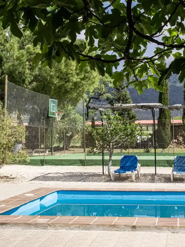 The pool and terrace at Sierra Recovery