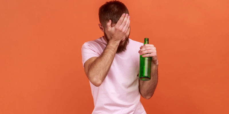 sierra recovery alcohol detox man holding bottle beer
