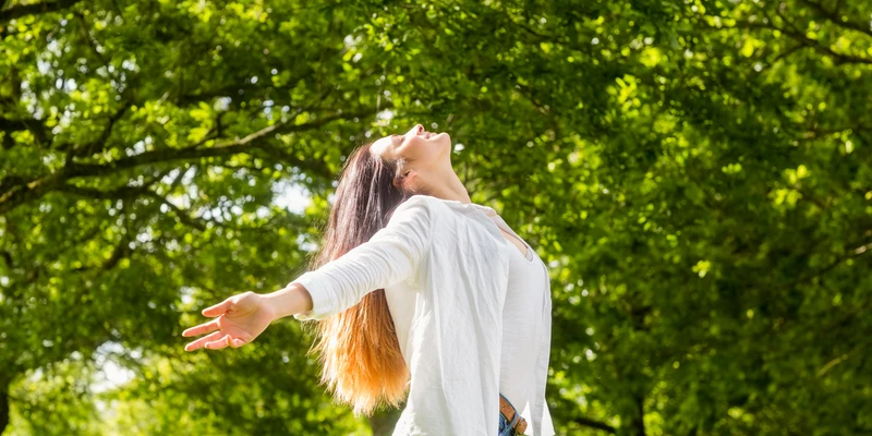sierra recovery environment woman white shirt jeans standing park enviroment