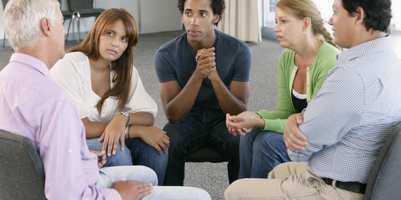 sierra recovery group therapy people sitting around couch talking