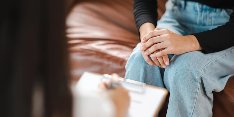 sierra recovery therapy woman sitting couch hand knee