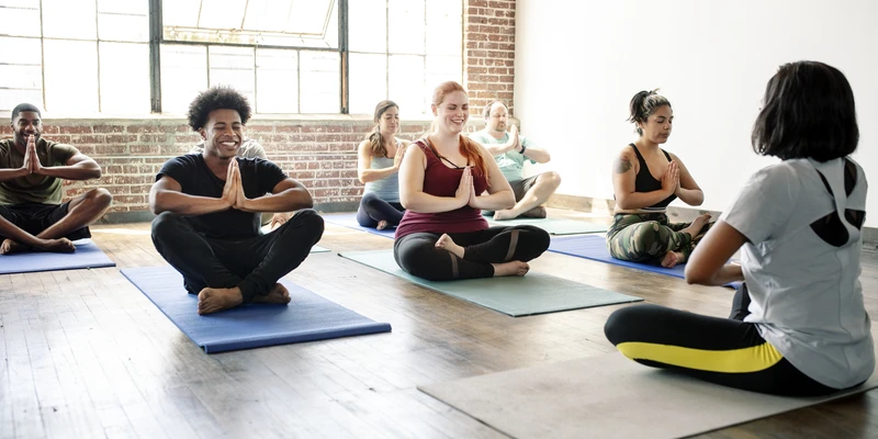 sierra recovery yoga group people doing room